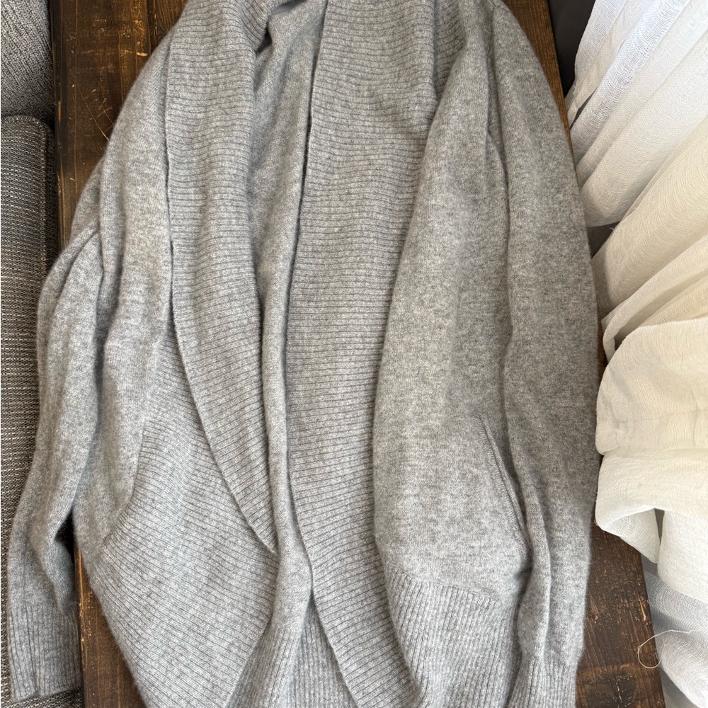 Quince Cashmere Soft Gray Knit Sweater